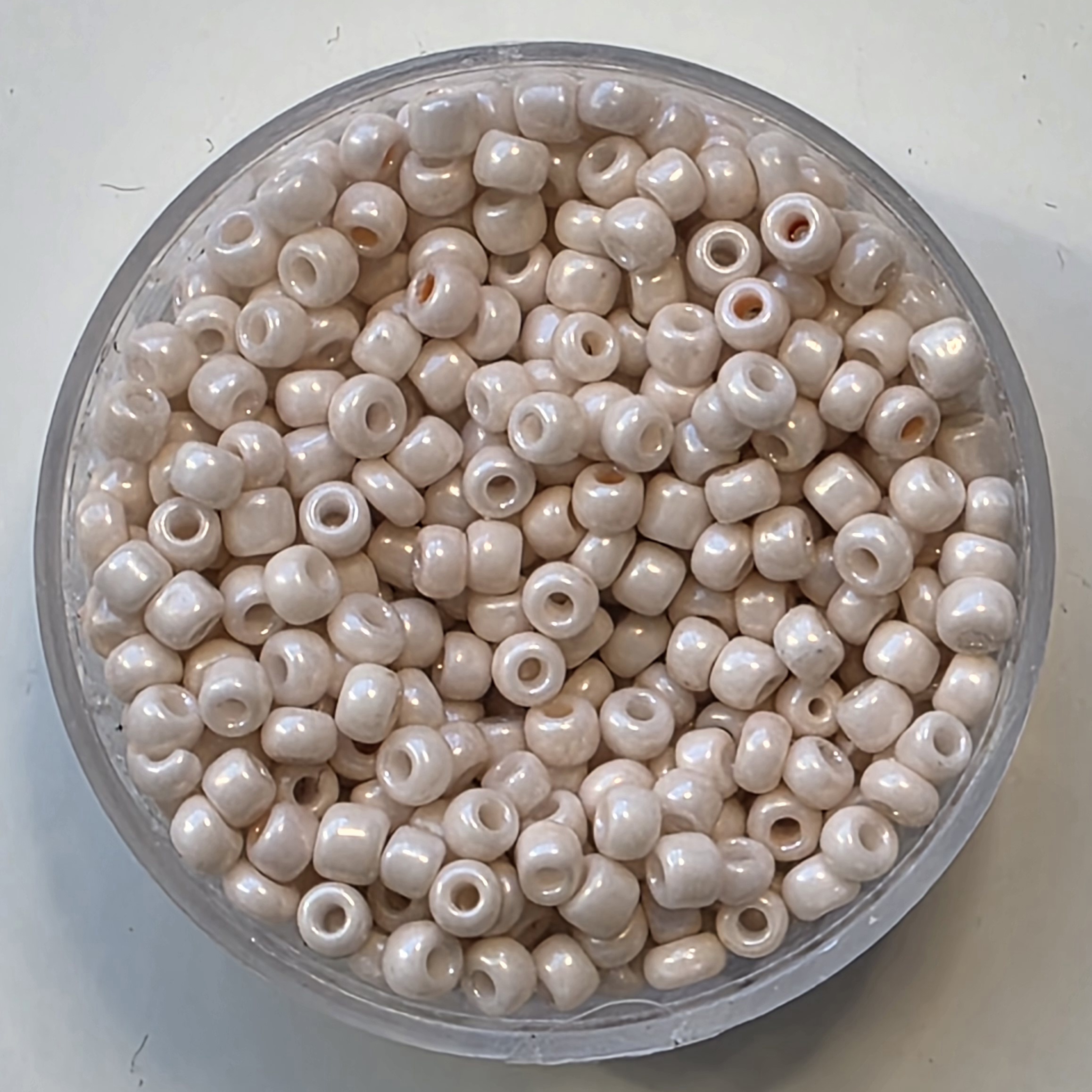 Beige með bleikum blæ