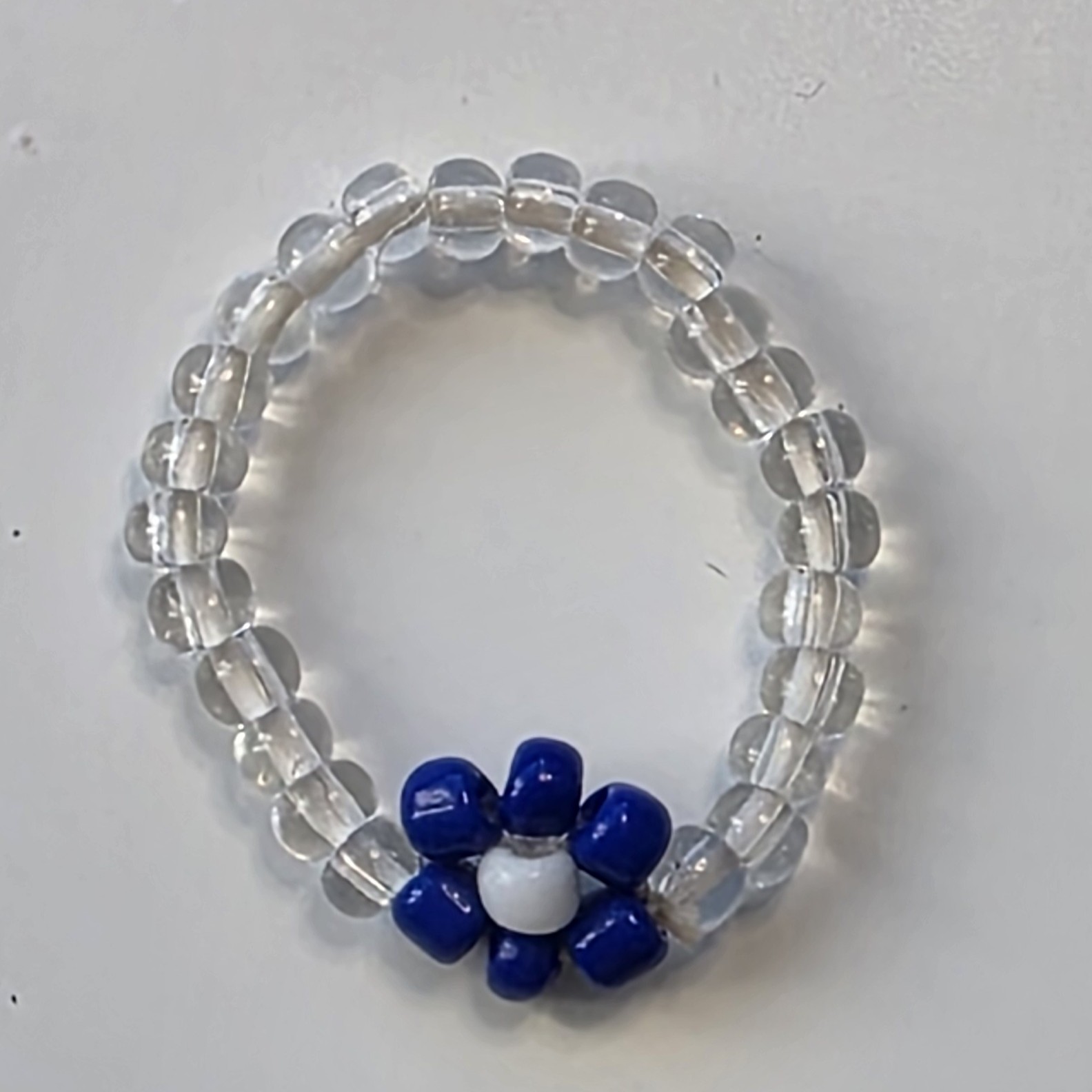 Hringur með skrauti