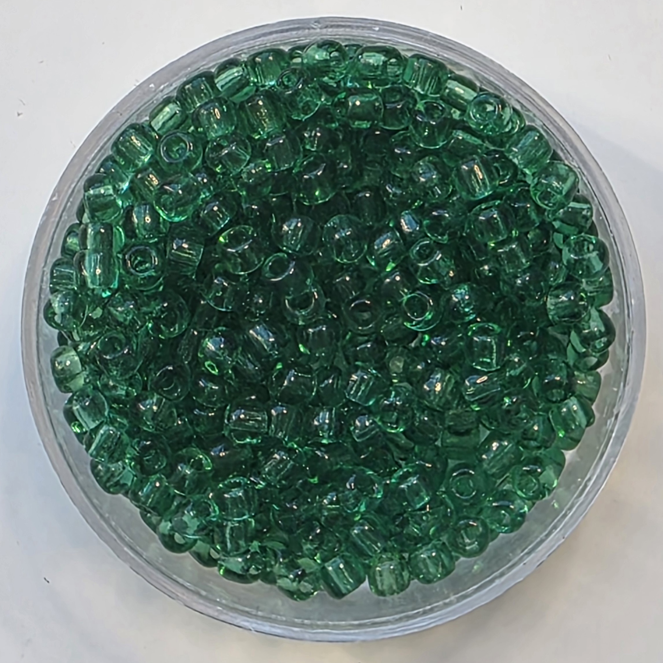 Gagnsær dökkgrænn