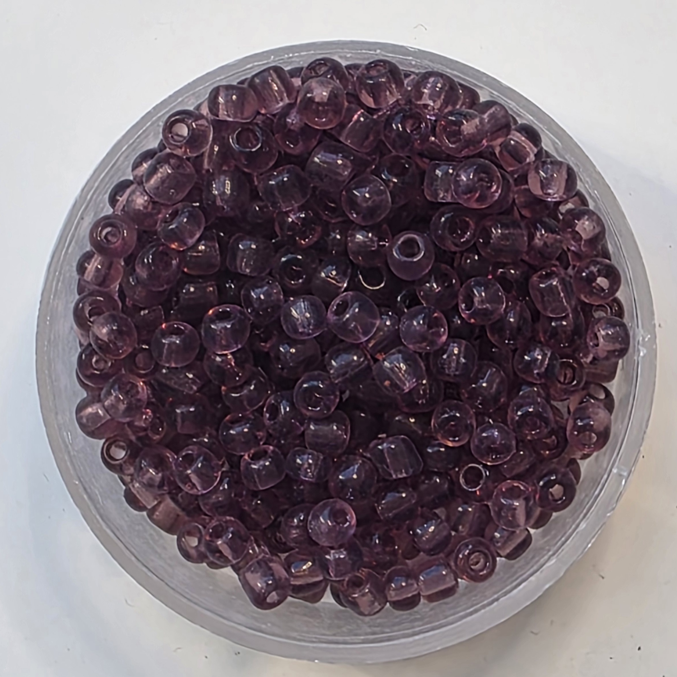 Gagnsær fjólublár